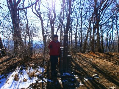 一人登山者がいたので御前山でも記念撮影をとってもらった
