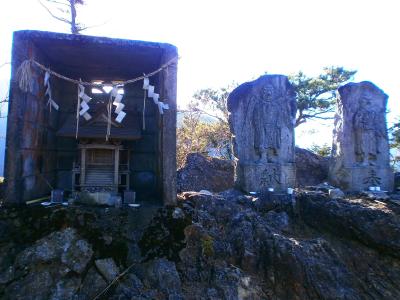 澤入のほうへ下ってしまった。なんか祠とかしかないけど、祭られてるんだろうね