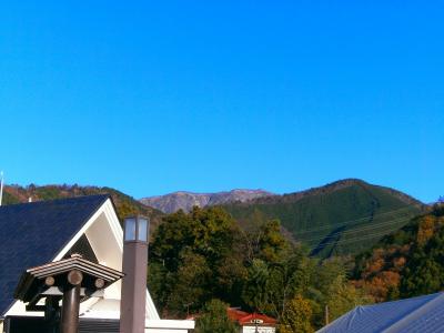 山の上は白くなっているのでおそらく雪が積もってると思われる