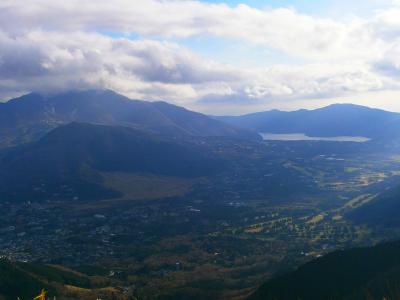 途中で展望の良い場所があった。さっきの丸岳山頂からのほうが芦ノ湖がちゃんと見れてよかった
