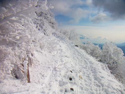 トレースがある道をひたすら登っていくが、七合目から結構長く感じた。まあもう八合目は通り過ぎているはずだけど