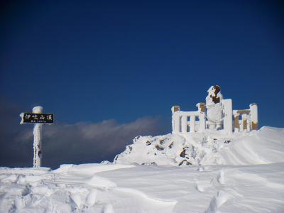 最後にもう一度、伊吹山山頂の風景を撮影しておく。山頂にある像は有名だけど何を意味してるのかわからないし、調べもしていない（笑）