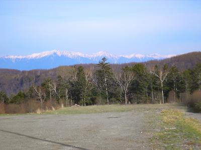 御嶽ロープウェイ下の駐車場で中央アルプス！？を望む