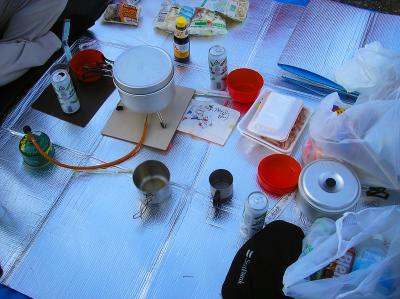 ビール片手に鍋パーティー。前日にこんなに飲んでもいいのかってくらい楽しんだ