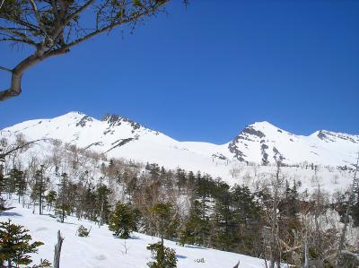 さすがは3000m級の山。山肌が全然違うし、雪もたっぷりある