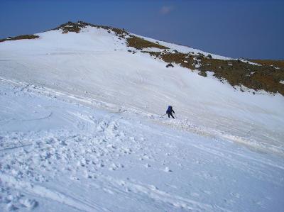 さあ、面白いところの滑走が始まる。ゲレンデと違って人は少ないし最高の滑りだ