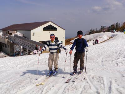 ロープウェイの山頂駅まで下りてきた。ロープウェイの時間的には十分間に合った。というか3時間以上かかった登りを1時間程度で下ってくるとは早すぎる！！