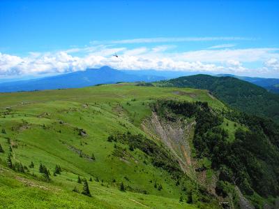 ホテル？小屋の展望デッキからの高原地帯を撮影。ここからの景色結構好き。岩肌も迫力がある