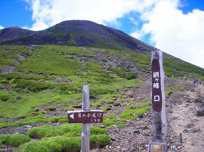 剣ヶ峰口。ここからいよいよ登山道になり乗鞍岳への登りとなる。空気が薄いのでここからはペースに注意した