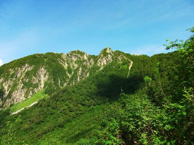 天気は快晴でバッチリ。北アルプスっぽい山肌が見えた。まだ涸沢までは遠いな