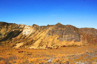 下からみるとこっち側も迫力ある山肌だね