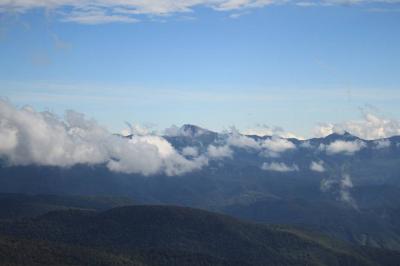 男体山（左）と日光白根山（右）