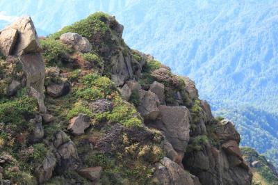 迫力ある岩。写真ではわかりにくいけどかなりの迫力だった