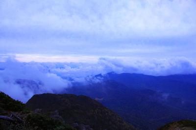ガスがひどいけどとりあえず登頂できたのでこれで満足かな