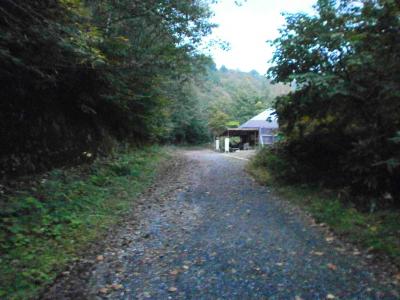 早速小屋がみえた