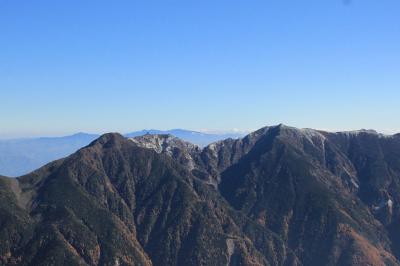 地蔵岳オベリスクとその後ろに金峰山。肉眼では瑞牆山も見えていた