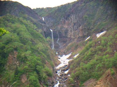 ずいぶん高いところに滝があるけど、あれより高いところに行かないといけないんよね