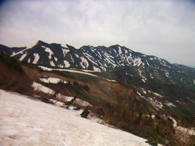 あっちは別山かな。ここからみてもかなり遠い感じはする