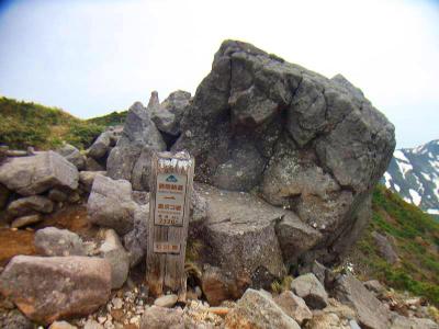 黒ボコ。まだ2320mということはあと400mくらい登らないといけないのか