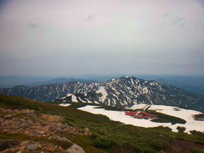 ついに別山が下に見えた。山頂はもうすぐそこなはず
