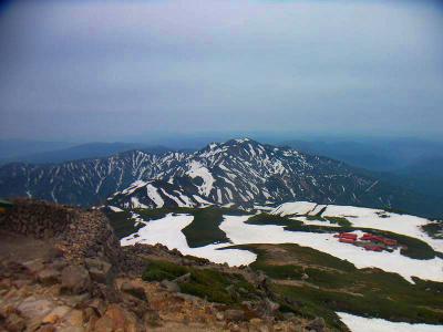白山室堂と別山のコラボ。天気は良くないけどハッキリ景色は見えた