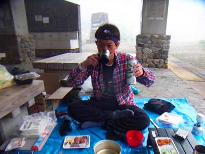 こういうところで飲むビールは最高ですな