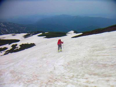 BCスタート。白山室堂まで10分程度で滑り降りれた