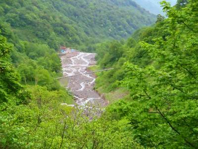 別当出会いから見た吊り橋。やっと下りれた