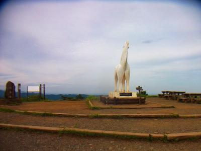 陣馬山で有名なモニュメントを撮る。これ本来の意味はなんだろうか！？