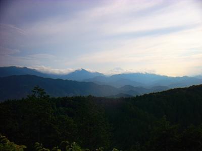 富士山をズーム。でも標高がやっぱ低いから頭の部分だけが見えるのかな