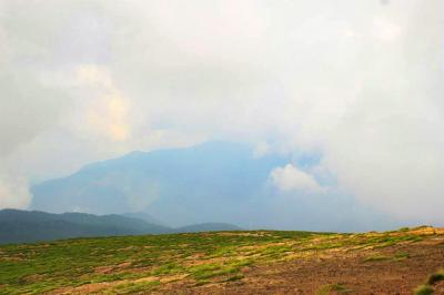 周りの景色は雲に隠れて全く見えない
