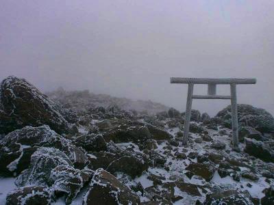 山頂を後にしてもう下山することにした。本当は三本槍まで行きたかったんだけどね