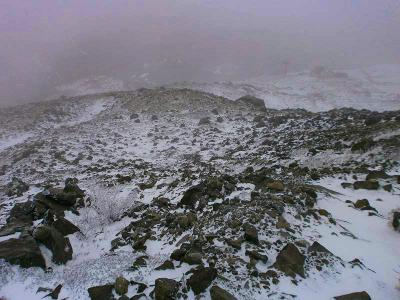 少しだけガスがはけたか。下のほうが見えてきた