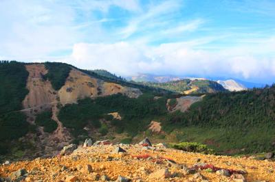 ここも火口なんだろうね。道が続いてて歩きたいけどもうこれ以上は無理だった