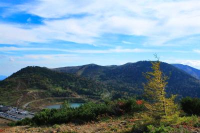 上から望むけど、次はいよいよ本白根山へ向かう