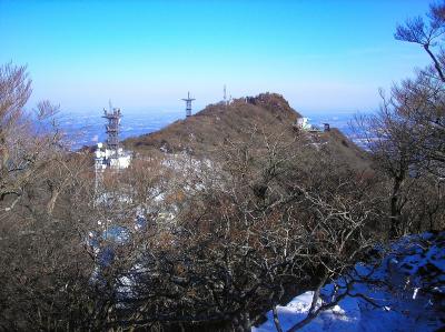 女体山を振り返る。結構電波塔があるんやね