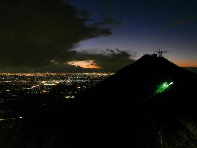 今度は夜間ロープウェイの営業期間中に、女体山駅展望台で夜景撮影してみた