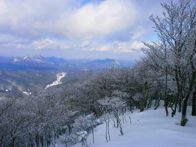 山頂到着。山頂撮影の前に展望を撮影