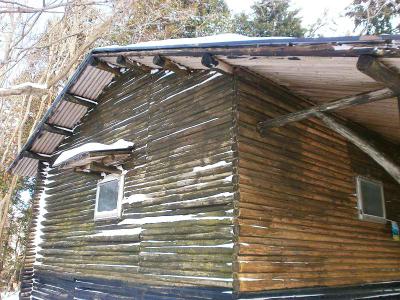 避難小屋。今日はここで昼食をとる