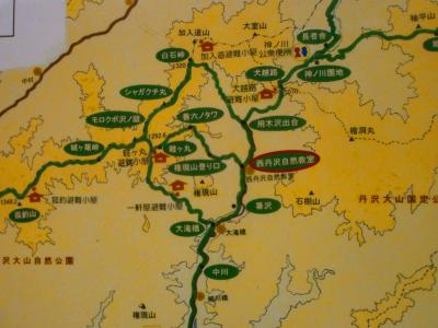 案内板を確認したけど地図が小さいし、檜洞丸までのルートは記載されてなかった