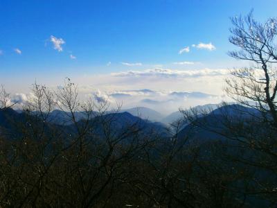 ここでまた展望があった。山々が見える雲海みたいな景色でなかなかいい感じ