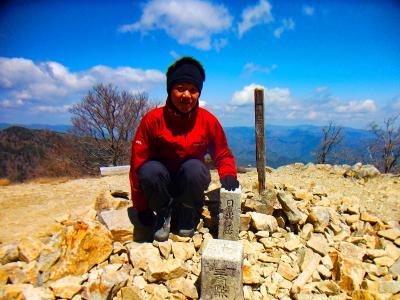 初めてでせっかく百名山の一座を登頂したので記念撮影をとる