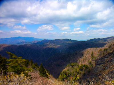小さいけど滝が見えた。おそらく中の滝が見えてるんだと思う