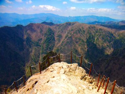 大蛇嵓に到着。ここは高度感があるのと岩場の上なので高度恐怖症の人は苦手かも