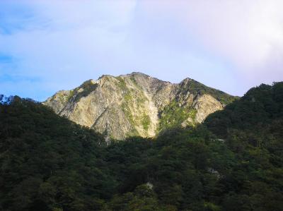 こっちもカッコいい山容。三鈷峰かな！？