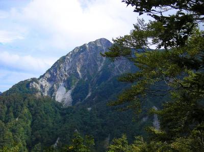 途中で見えた山容。何度見てもカッコいい。まあ崩れてるんだろうけどね