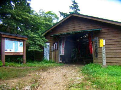 洞辻茶屋に到着。中は小さな商店街みたいな感じだった