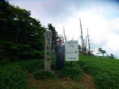 一応、登ったので記念撮影をとってもらった