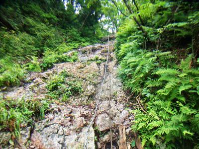 ここすごい岩の下り。1ピークあるんじゃないかと思うくらいデンジャーで時間かかりました