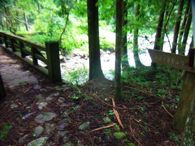 ここから橋を渡って山上ヶ岳登山口（最初の大橋茶屋）へ戻る